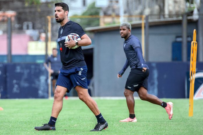 António Oliveira e Jaderson – Foto: Samara Miranda (Clube do Remo)