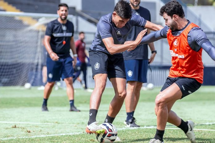 António Oliveira, Kadu e Daniel Cabral – Foto: Samara Miranda (Clube do Remo) António Oliveira, Kadu e Daniel Cabral – Foto: Samara Miranda (Clube do Remo)