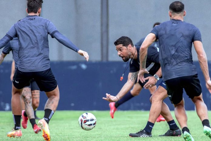 Giovanni Pavani, António Oliveira e Pedro Castro – Foto: Samara Miranda (Clube do Remo)