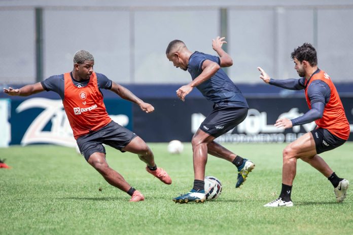 Jaderson, Maxwell e Daniel Cabral – Foto: Samara Miranda (Clube do Remo)