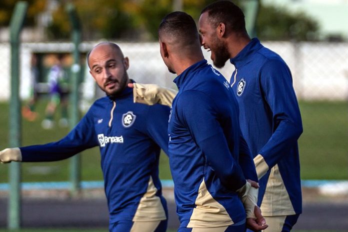 Régis, Madison e Pedro Costa – Foto: Samara Miranda (Clube do Remo)