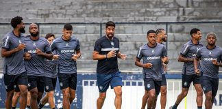 António Oliveira (ao centro) – Foto: Samara Miranda (Clube do Remo)