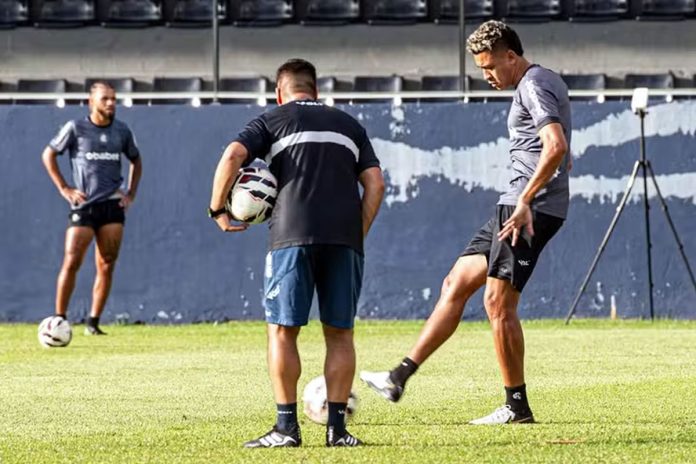 Nathan Santos, António Oliveira e Victor Cantillo – Foto: Samara Miranda (Clube do Remo) Nathan Santos, António Oliveira e Victor Cantillo – Foto: Samara Miranda (Clube do Remo)
