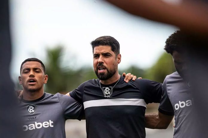 Pedro Rocha, António Oliveira e Caio Vinícius – Foto: Samara Miranda (Clube do Remo)