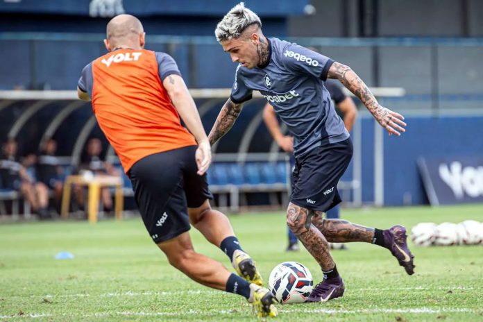 Régis e Diego Hernandez – Foto: Samara Miranda (Clube do Remo) Régis e Diego Hernandez – Foto: Samara Miranda (Clube do Remo)