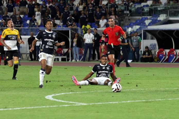 Remo 0×1 Criciúma-SC (Matheus Davó e Pedro Rocha) – Foto: Mauro Ângelo (Diário do Pará)