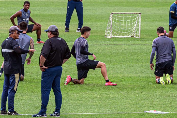 Jogadores remistas realizam atividade física – Foto: Samara Miranda (Clube do Remo)