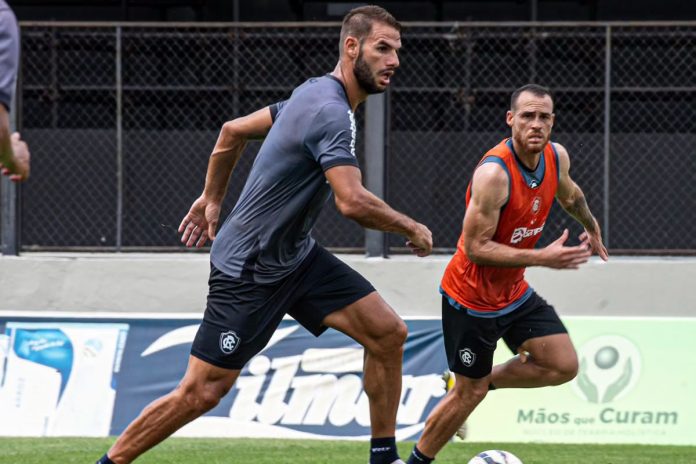 Panagiotis Tachtsidis e Pedro Castro – Foto: Samara Miranda (Clube do Remo)