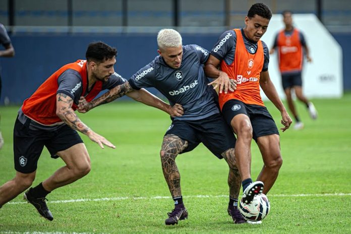 Tassano, Diego Hernandez e Nathan Camargo – Foto: Samara Miranda (Clube do Remo)