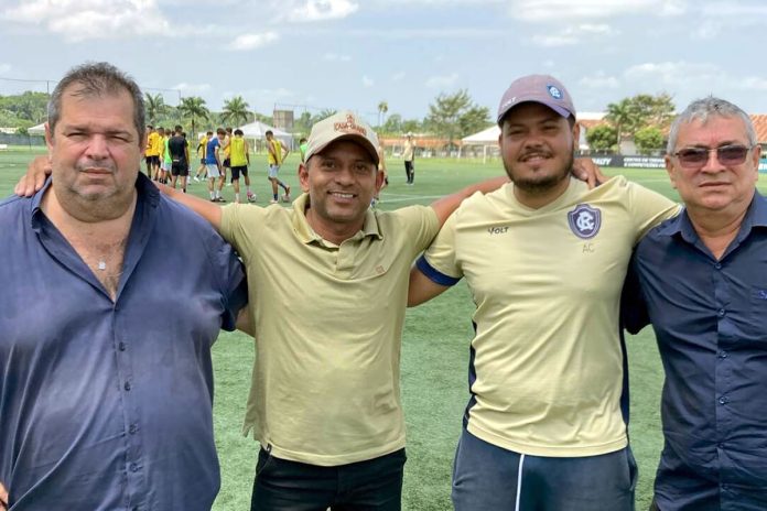 Paulinho Araújo (direita) – Foto: Renan Camargo