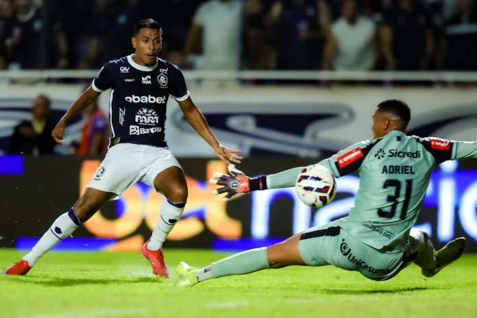 Remo 3×1 Athletic-MG (Pedro Rocha) – Foto: Fernando Torres