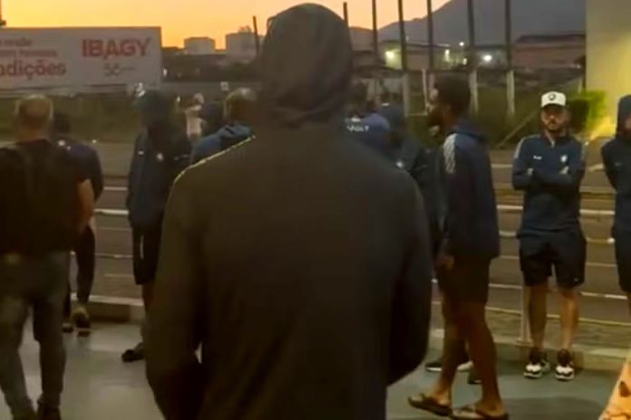 Delegação azulina precisou deixar o hotel após um incêndio em uma padaria – Foto: Reprodução (Clube do Remo) Delegação azulina precisou deixar o hotel após um incêndio em uma padaria – Foto: Reprodução (Clube do Remo)