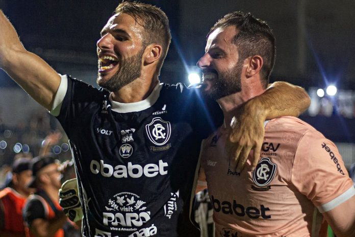 Panagiotis Tachtsidis e Marcelo Rangel – Foto: Samara Miranda (Clube do Remo)