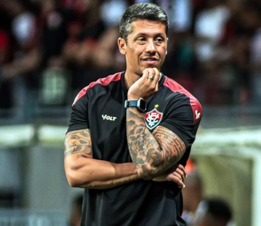 Carpini já substituiu Condé no Z4 e conseguiu reação no Vitória-BA Thiago Carpini – Foto: Divulgação (Vitória-BA)