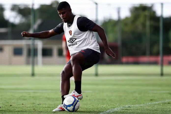 Fábio Matheus – Foto: Paulo Paiva (Sport-PE) Fábio Matheus – Foto: Paulo Paiva (Sport-PE)