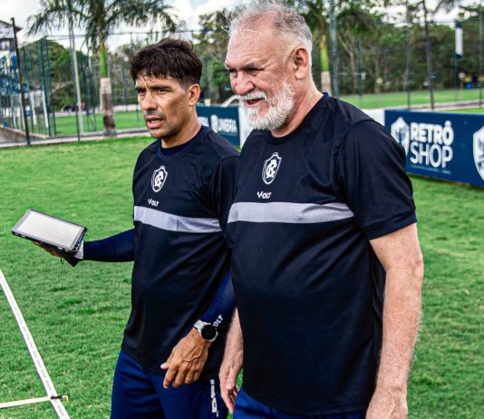 Fisiologista do Remo orienta elenco durante pausa e alerta: “Não pode haver exagero” Gonzalo Llanos e Eric Cavalcante – Foto: Raul Martins (Clube do Remo)