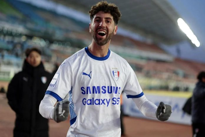 Léo Andrade – Foto: Divulgação (Suwon Bluewings-COR) Léo Andrade – Foto: Divulgação (Suwon Bluewings-COR)