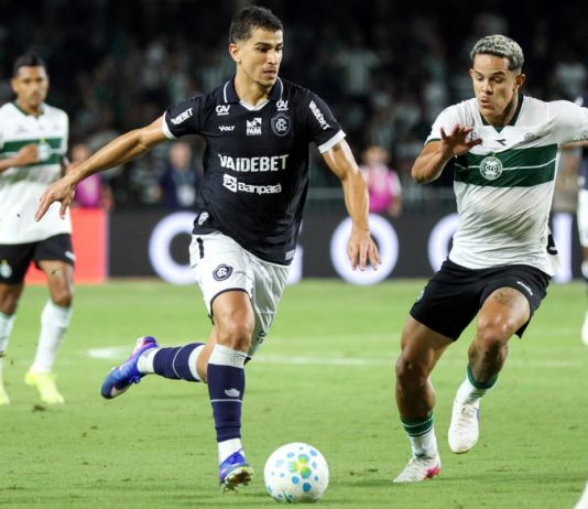 Vitor Bueno lamenta derrota do Remo e aponta ineficiência nas finalizações Coritiba-PR 1×0 Remo (Vitor Bueno) – Foto: Robson Mafra