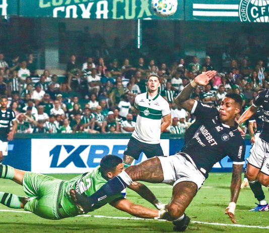 O “carro” do Remo na Série A precisa trocar muito mais do que um pneu Coritiba-PR 1×0 Remo (Alef Manga e Vitor Bueno) – Foto: Gabriel Machado