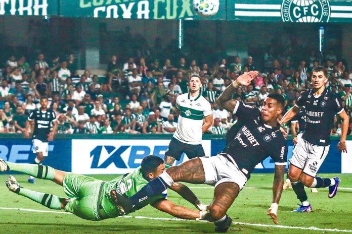 Coritiba-PR 1×0 Remo (Alef Manga e Vitor Bueno) – Foto: Gabriel Machado Coritiba-PR 1×0 Remo (Alef Manga e Vitor Bueno) – Foto: Gabriel Machado