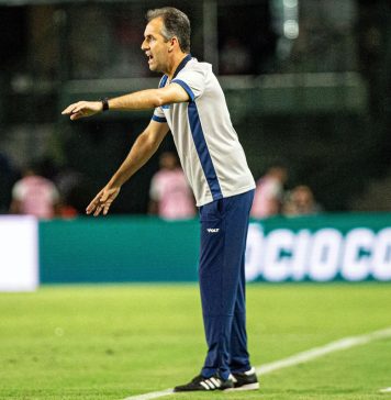 Léo Condé vê evolução azulina, apesar de nova derrota: “Foi mais agressiva” Coritiba-PR 1×0 Remo (Léo Condé) – Foto: Raul Martins (Clube do Remo)