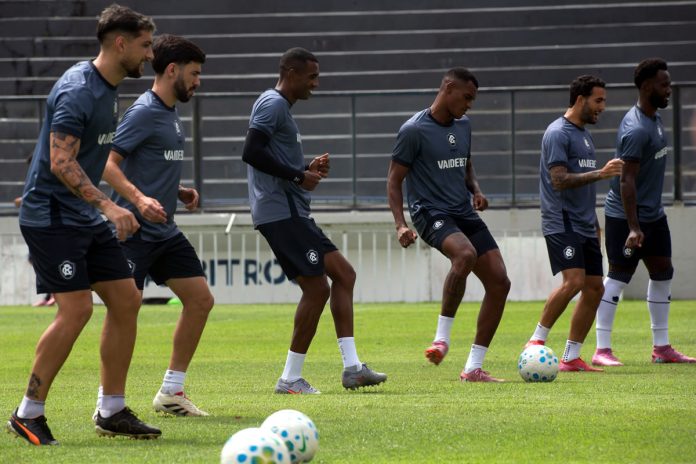 Jogadores remistas realizam atividade física – Foto: Samara Miranda (Clube do Remo)