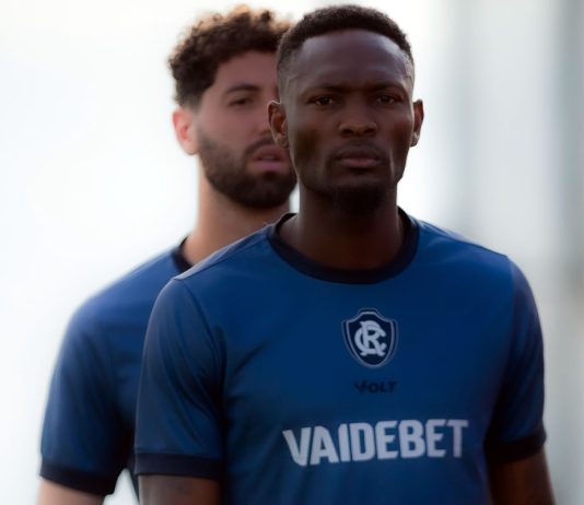 Léo Andrade e Duplexe Tchamba – Foto: Raul Martins (Clube do Remo)