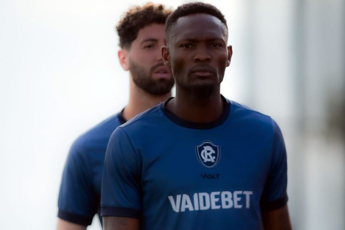 Léo Andrade e Duplexe Tchamba – Foto: Raul Martins (Clube do Remo)