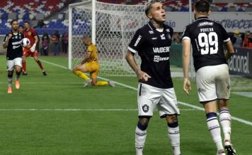 “Muito feliz por voltar a ser titular”, comemora Diego Hernandez Remo 1×0 Amazonas-AM (Yago Pikachu, Diego Hernandez e Gabriel Poveda) – Foto: Mauro Ângelo (Diário do Pará)