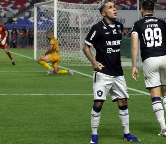 “Muito feliz por voltar a ser titular”, comemora Diego Hernandez Remo 1×0 Amazonas-AM (Yago Pikachu, Diego Hernandez e Gabriel Poveda) – Foto: Mauro Ângelo (Diário do Pará)