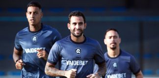 Marcelinho mostra eficiência tendo liberdade para construir e atacar Alef Manga, Marcelinho e Yago Pikachu – Foto: Samara Miranda (Clube do Remo)