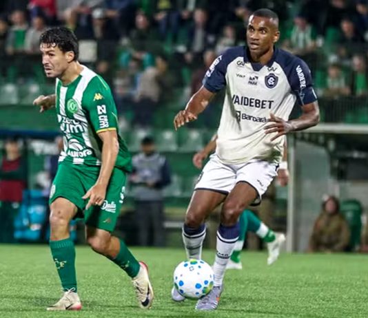 Chapecoense-SC 2×3 Remo (Marllon) – Foto: Rafael Bressan