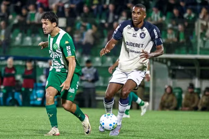 Chapecoense-SC 2×3 Remo (Marllon) – Foto: Rafael Bressan Chapecoense-SC 2×3 Remo (Marllon) – Foto: Rafael Bressan