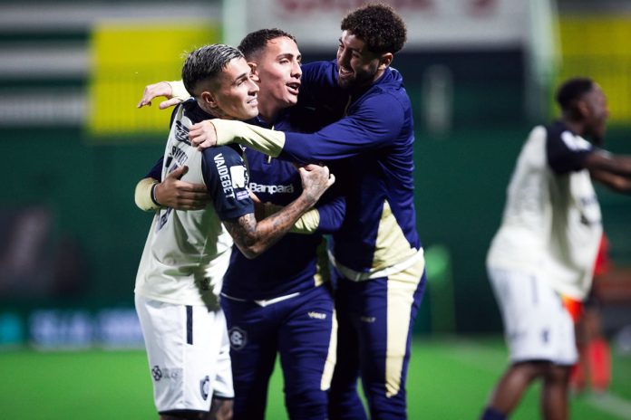 Chapecoense-SC 2×3 Remo (Diego Hernandez, Braian Cufré e Léo Andrade) – Foto: Raul Martins (Clube do Remo)