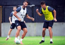 Depois de recordes no clube, estrangeiros perdem espaço no Remo Panagiotis Tachtsidis e Leonel Picco – Foto: Samara Miranda (Clube do Remo)