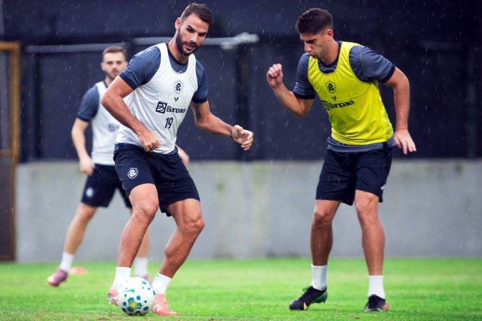 Panagiotis Tachtsidis e Leonel Picco – Foto: Samara Miranda (Clube do Remo) Panagiotis Tachtsidis e Leonel Picco – Foto: Samara Miranda (Clube do Remo)