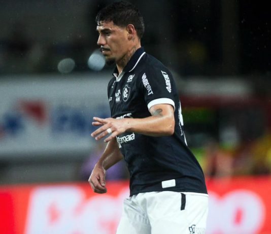 Mayk mantém rotina de treinos nas férias e projeta retomada forte do Remo na Série A Remo 1×1 Palmeiras-SP (Mayk) – Foto: Samara Miranda (Clube do Remo)