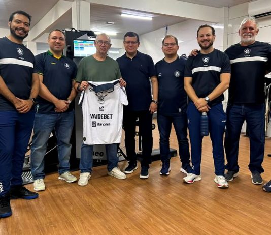 Remo capacita profissionais para uso de tecnologia voltada à performance e prevenção de lesões Profissionais do Remo participaram de curso técnico sobre o uso do equipamento Kineo – Foto: Victor Miranda (Clube do Remo)