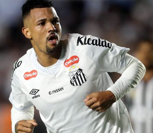 Alto salário trava avanço do Remo por zagueiro Zé Ivaldo Zé Ivaldo – Foto: Guilherme Dionizio