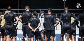 Após atender pedidos de Condé, Remo reduz movimentação no mercado Léo Condé orienta os jogadores durante o treino – Foto: Samara Miranda/Clube do Remo