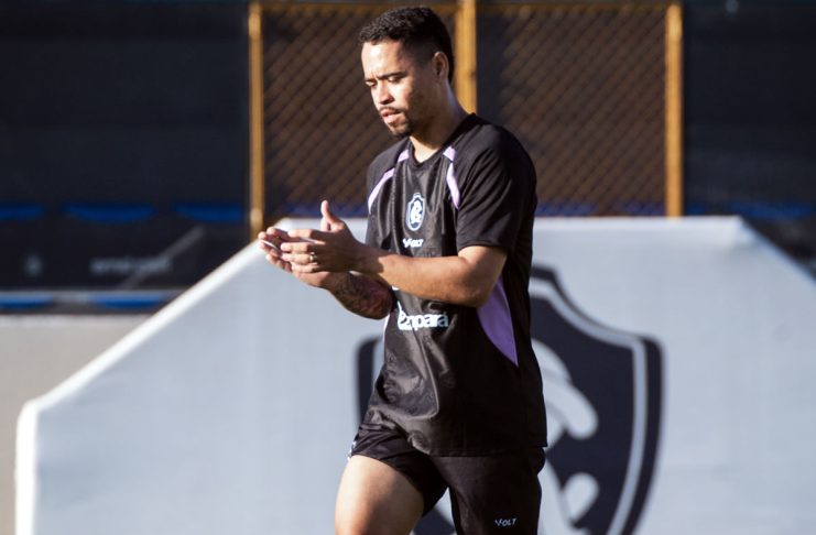 Força do Remo pela direita vira arma e também desafio na Série A Yago Pikachu – Foto: Samara Miranda/Clube do Remo