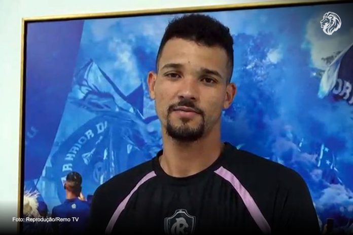 Zé Ivaldo apareceu em vídeo publicado pela Remo TV e retirado do ar antes do anúncio oficial – Foto: Reprodução/Remo TV Zé Ivaldo apareceu em vídeo publicado pela Remo TV e retirado do ar antes do anúncio oficial – Foto: Reprodução/Remo TV
