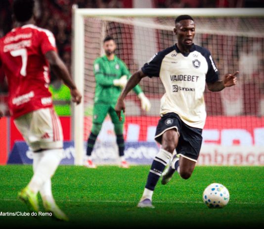 Tchamba celebra retorno e pode reeditar dupla com Marllon contra o Fluminense-RJ Internacional-RS 1×1 Remo (Duplexe Tchamba) – Foto: Raul Martins/Clube do Remo