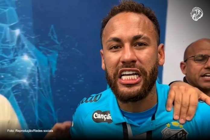 Neymar trocou provocações com integrantes do Remo no acesso aos vestiários do Mangueirão – Foto: Reprodução/Redes sociais Neymar trocou provocações com integrantes do Remo no acesso aos vestiários do Mangueirão – Foto: Reprodução/Redes sociais