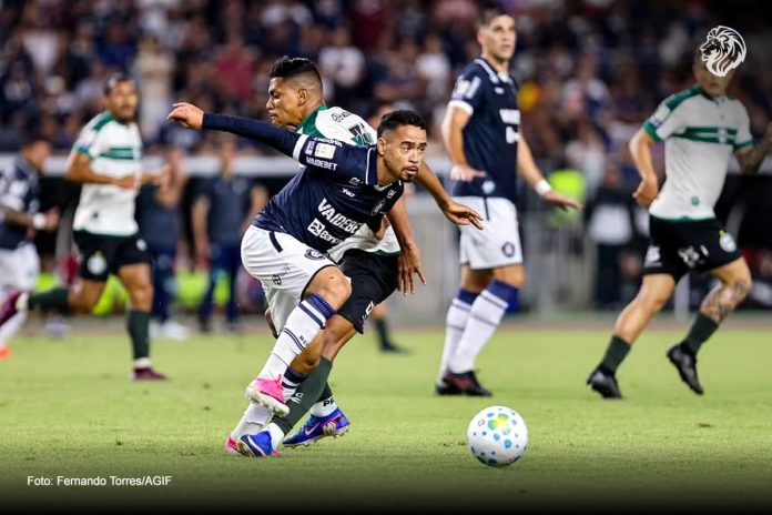 Remo 2×3 Coritiba-PR (Yago Pikachu) – Foto: Fernando Torres/AGIF