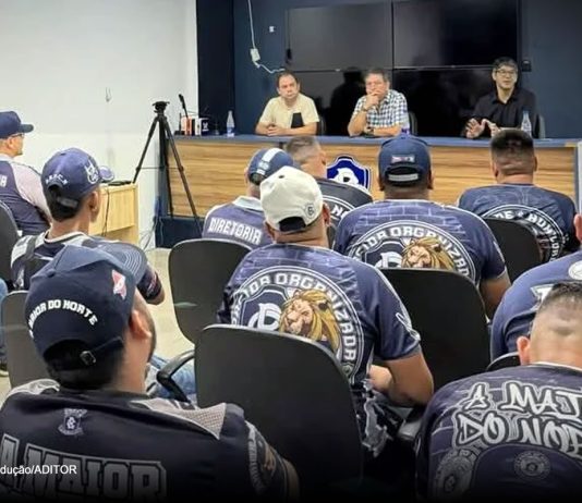 Após protestos, torcida organizada se reúne com diretoria do Remo e mantém cobrança por reação Representantes da torcida e dirigentes do Remo se reuniram no Baenão para discutir o momento do clube – Foto: Reprodução/ADITOR