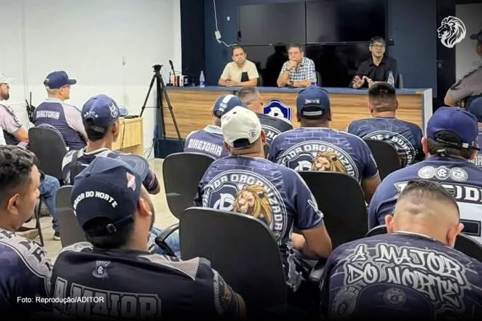 Representantes da torcida e dirigentes do Remo se reuniram no Baenão para discutir o momento do clube – Foto: Reprodução/ADITOR