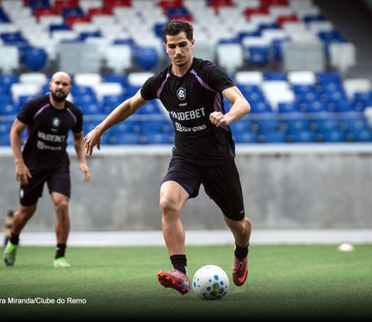 Carpini testa novo esquema no Remo e pode tirar Pikachu do time titular Zé Welison e Vitor Bueno – Foto: Samara Miranda/Clube do Remo