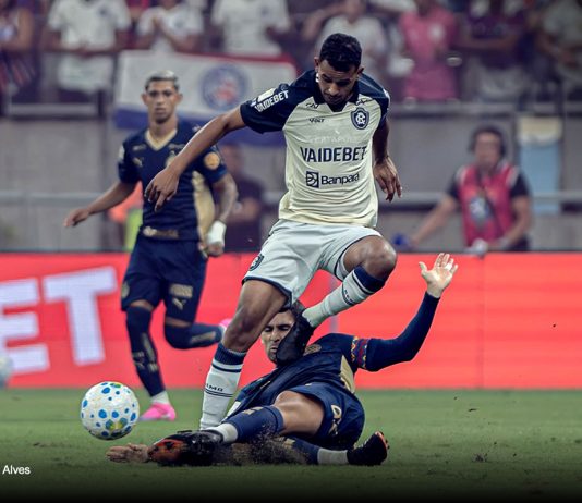 Remo perde para o Bahia-BA e segue a 5 pontos de sair do Z4 Bahia-BA 2×1 Remo (Zé Ricardo) – Foto: Felipe Alves