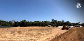 Obras do CT Rei da Amazônia avançam em campos, prédio e pórtico Máquinas trabalham na preparação do terreno do CT "Rei da Amazônia" – Foto: Reprodução/Clube do Remo